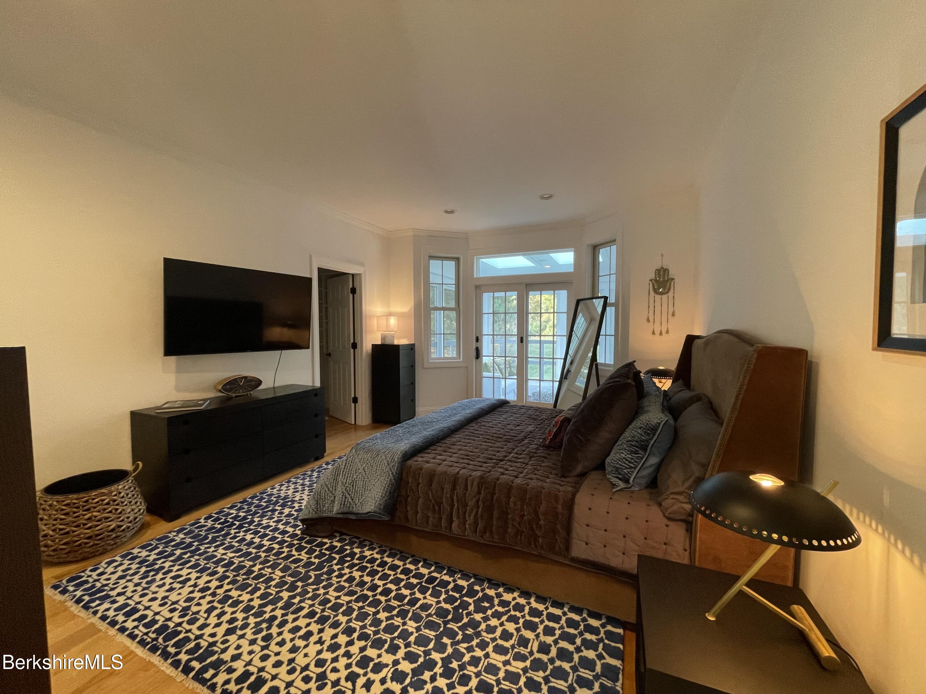 124 Egremont Plain Rd