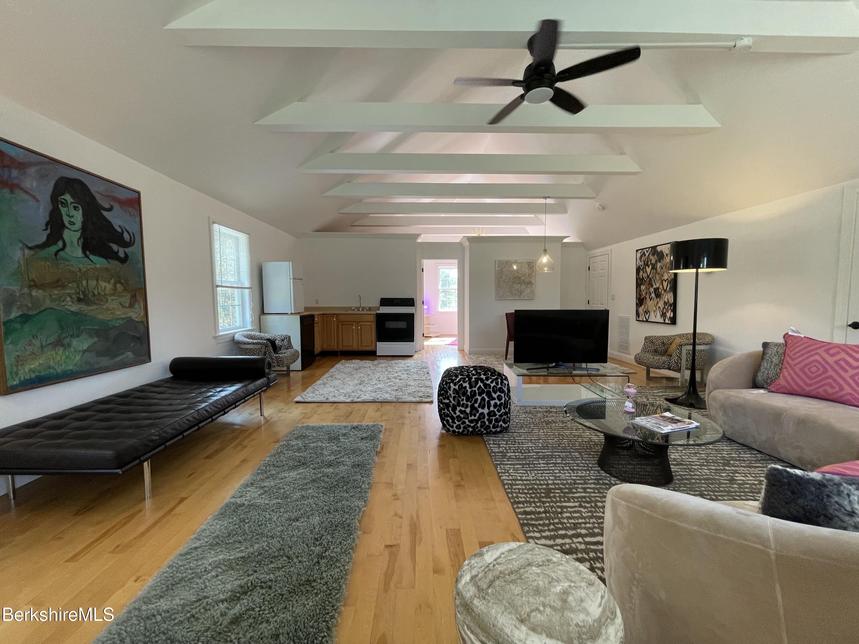 124 Egremont Plain Rd