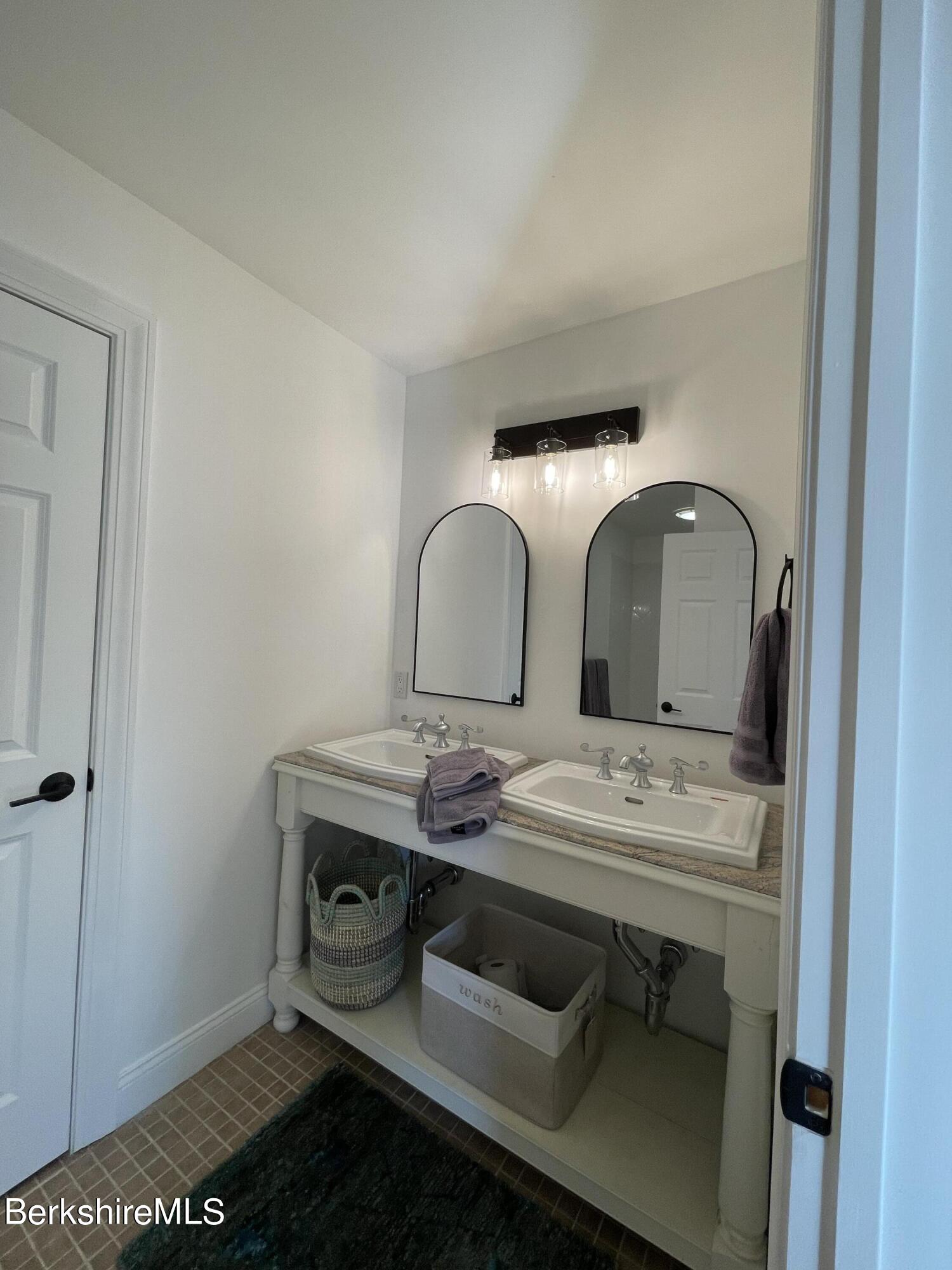 124 Egremont Plain Rd