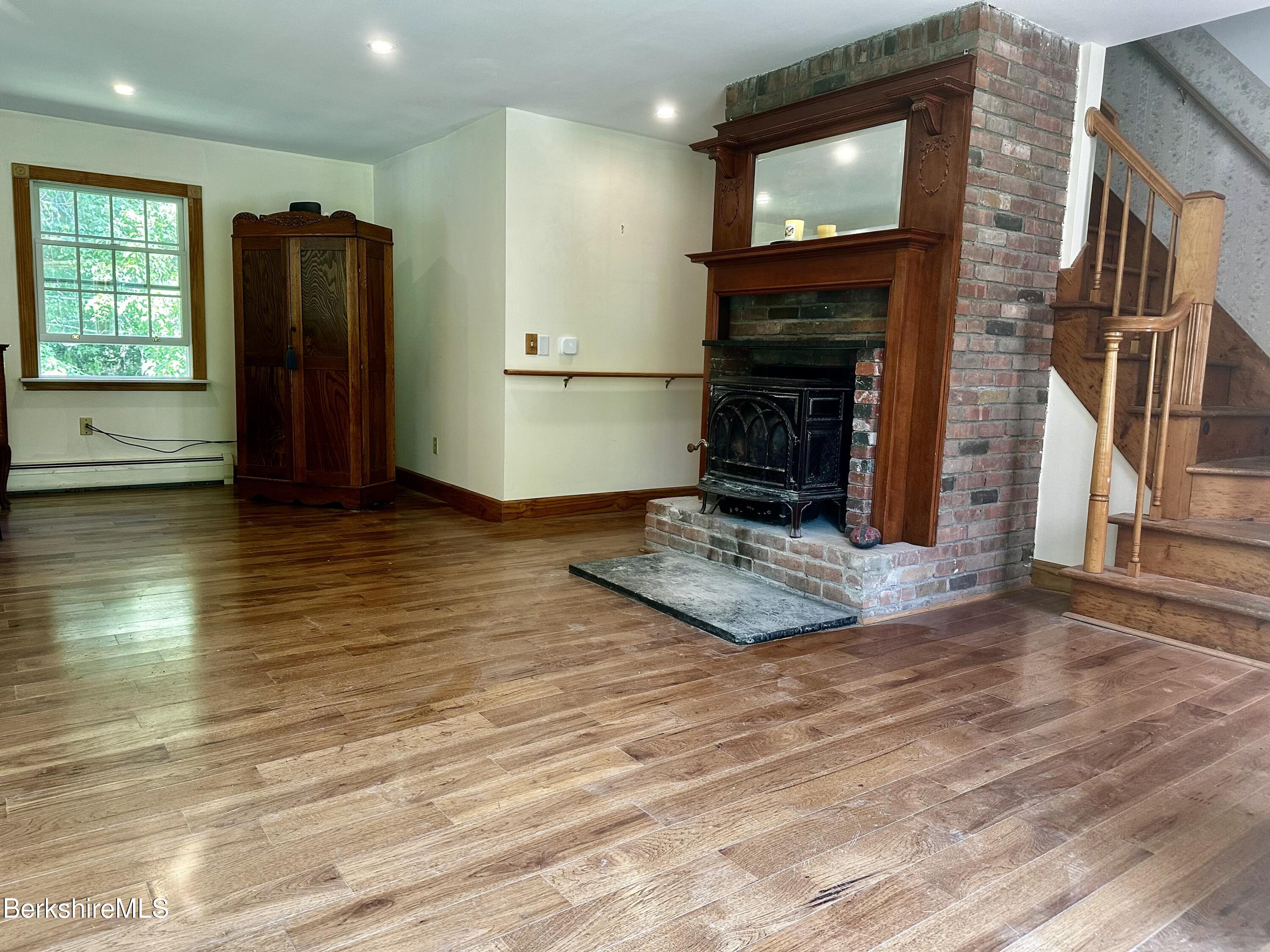 1689 East Windsor Rd