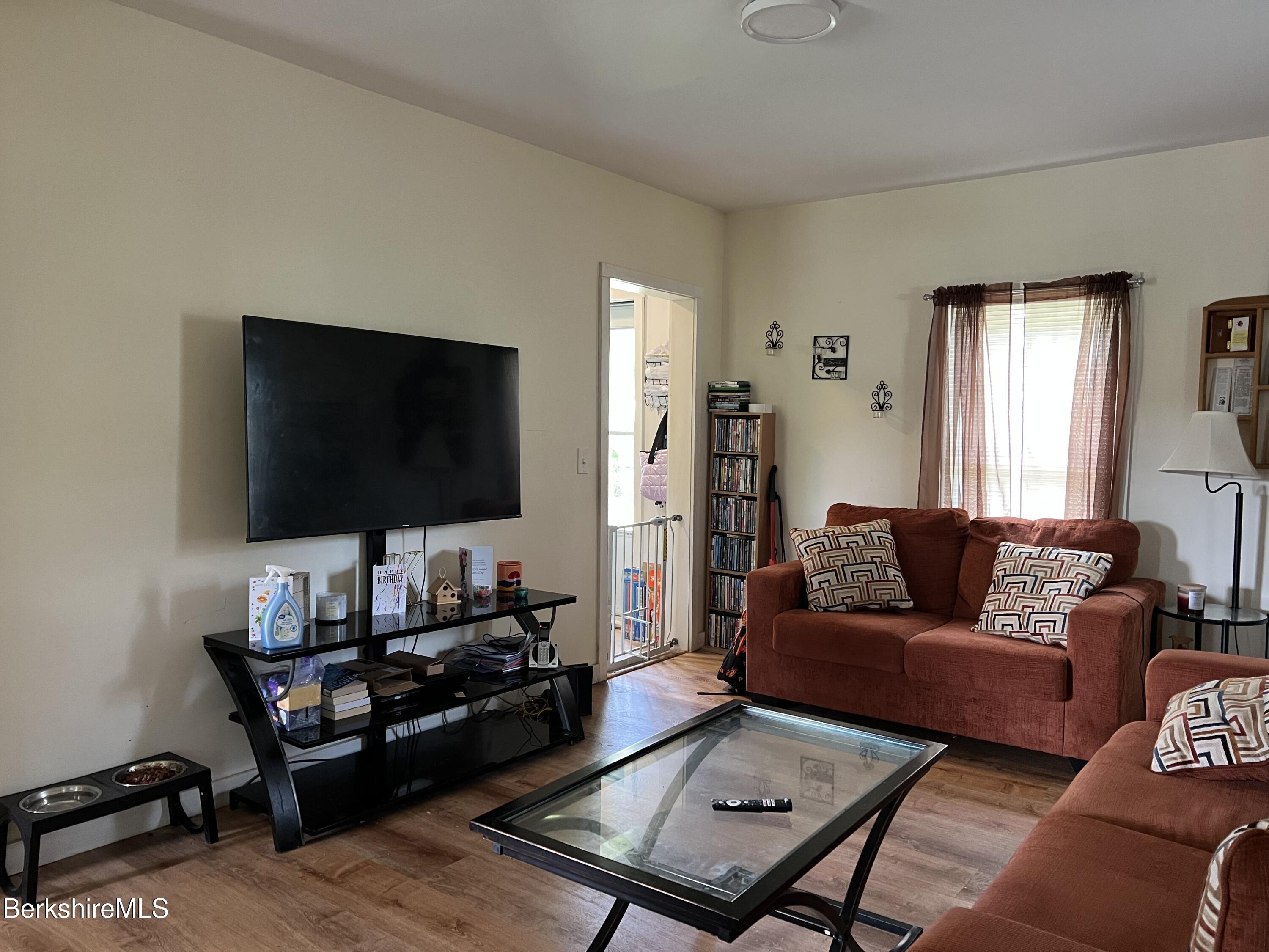 261-263 Pomeroy Ave