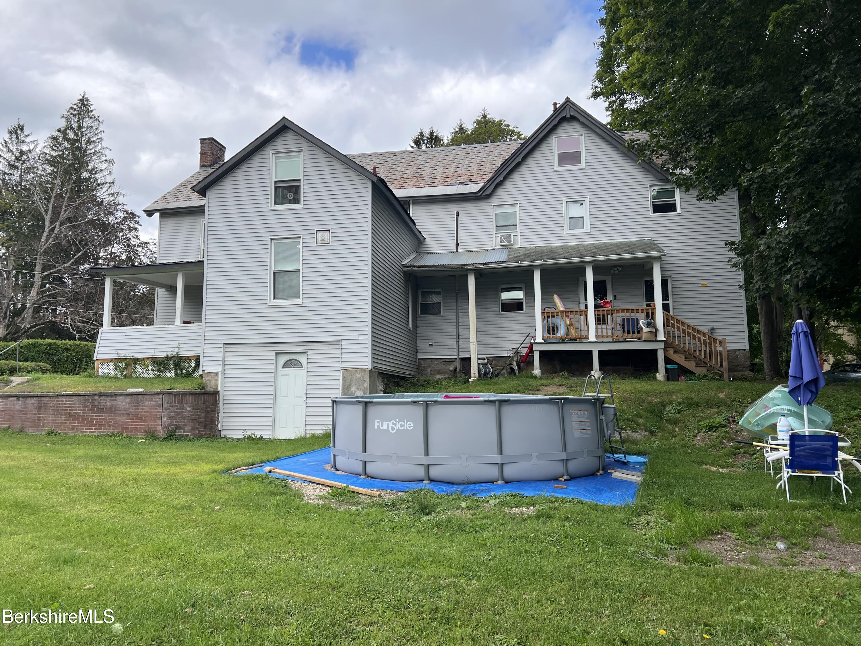 261-263 Pomeroy Ave
