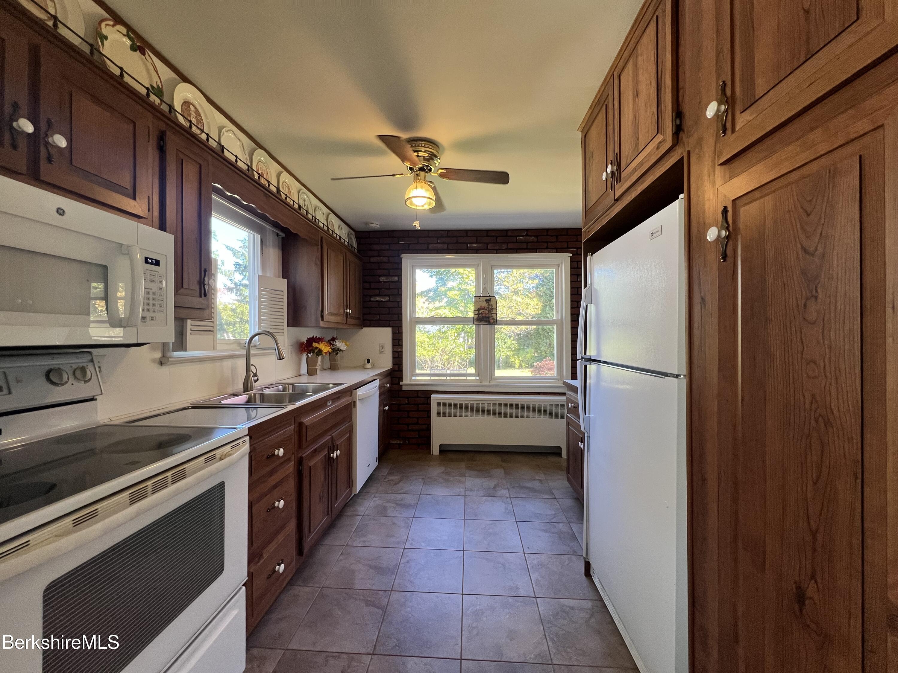 39 Highlawn Dr