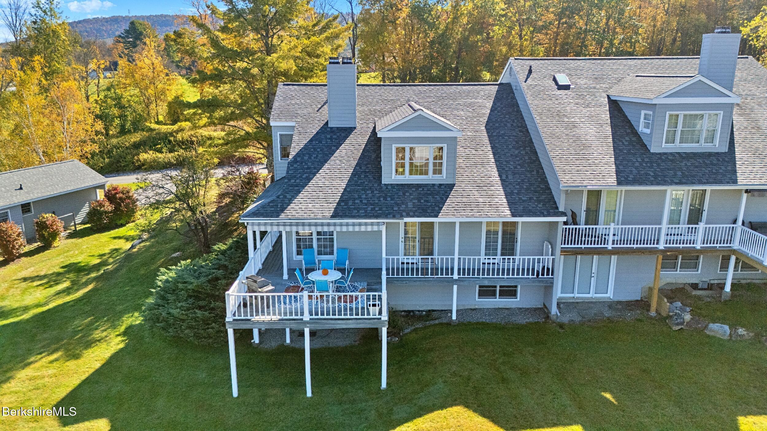 1136 Barker Rd, 11