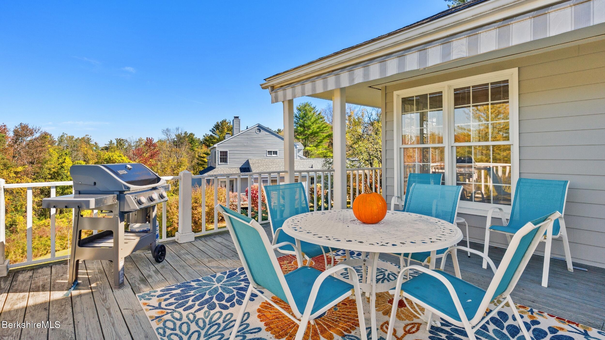 1136 Barker Rd, 11