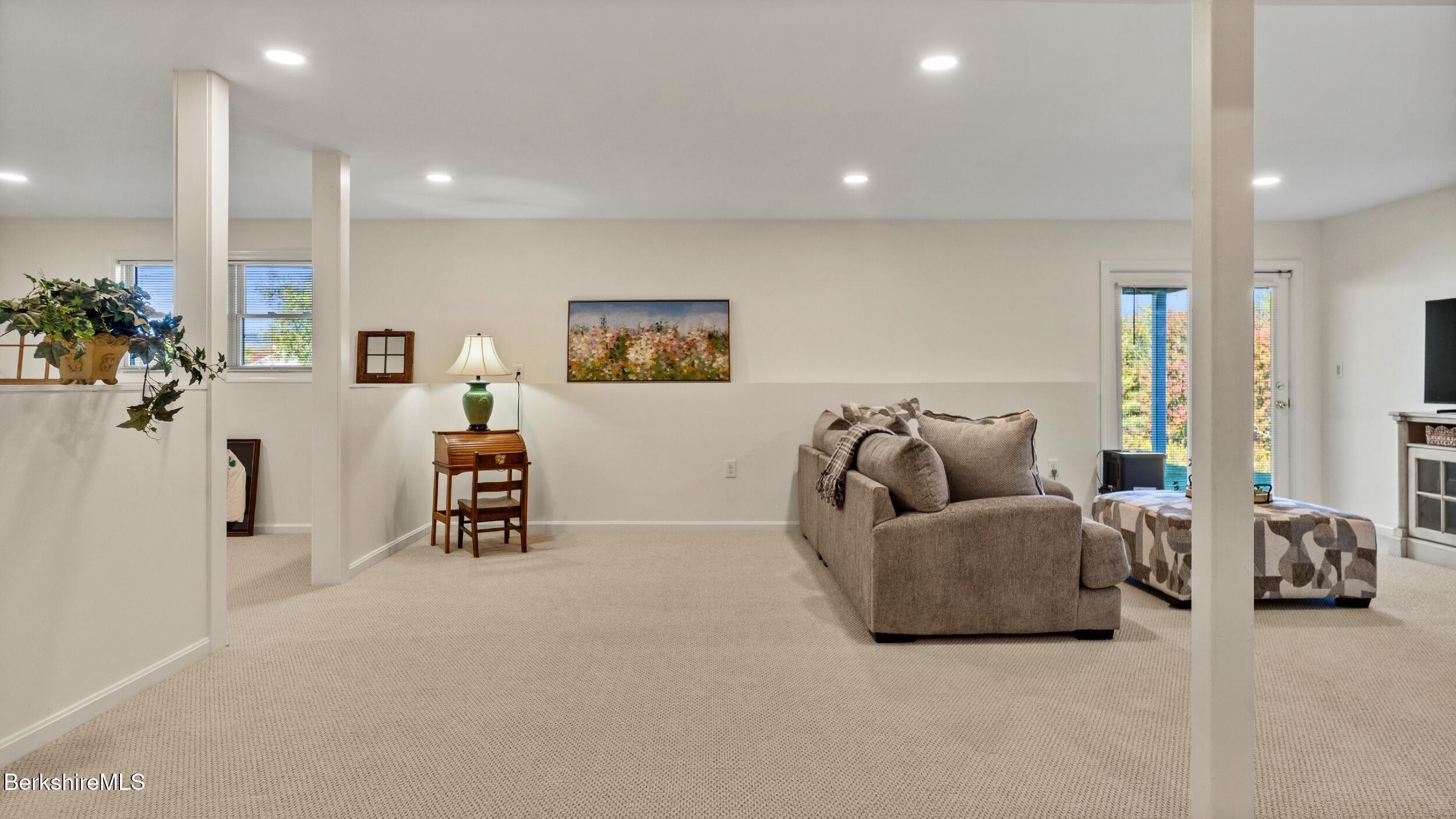 1136 Barker Rd, 11