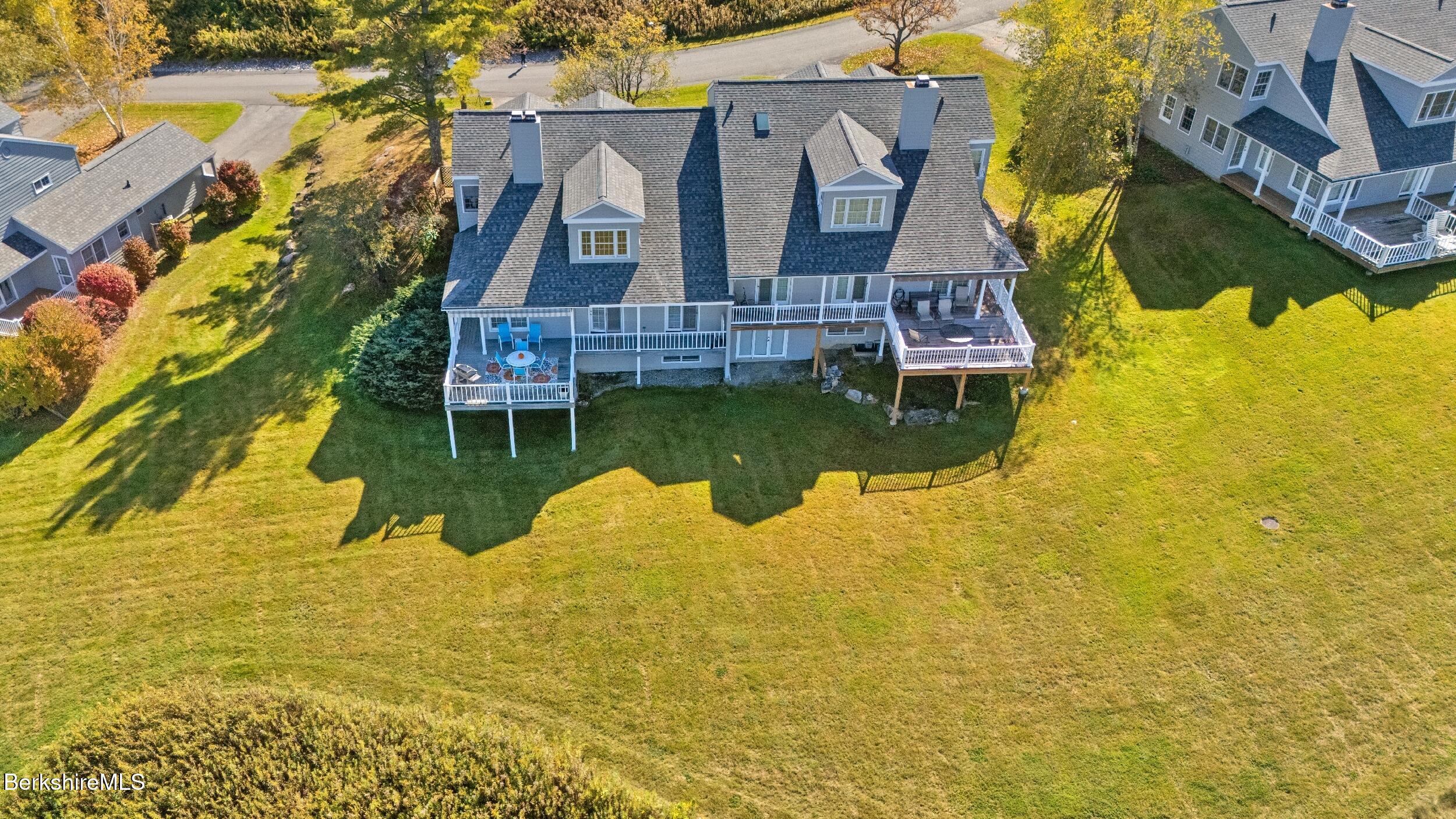 1136 Barker Rd, 11