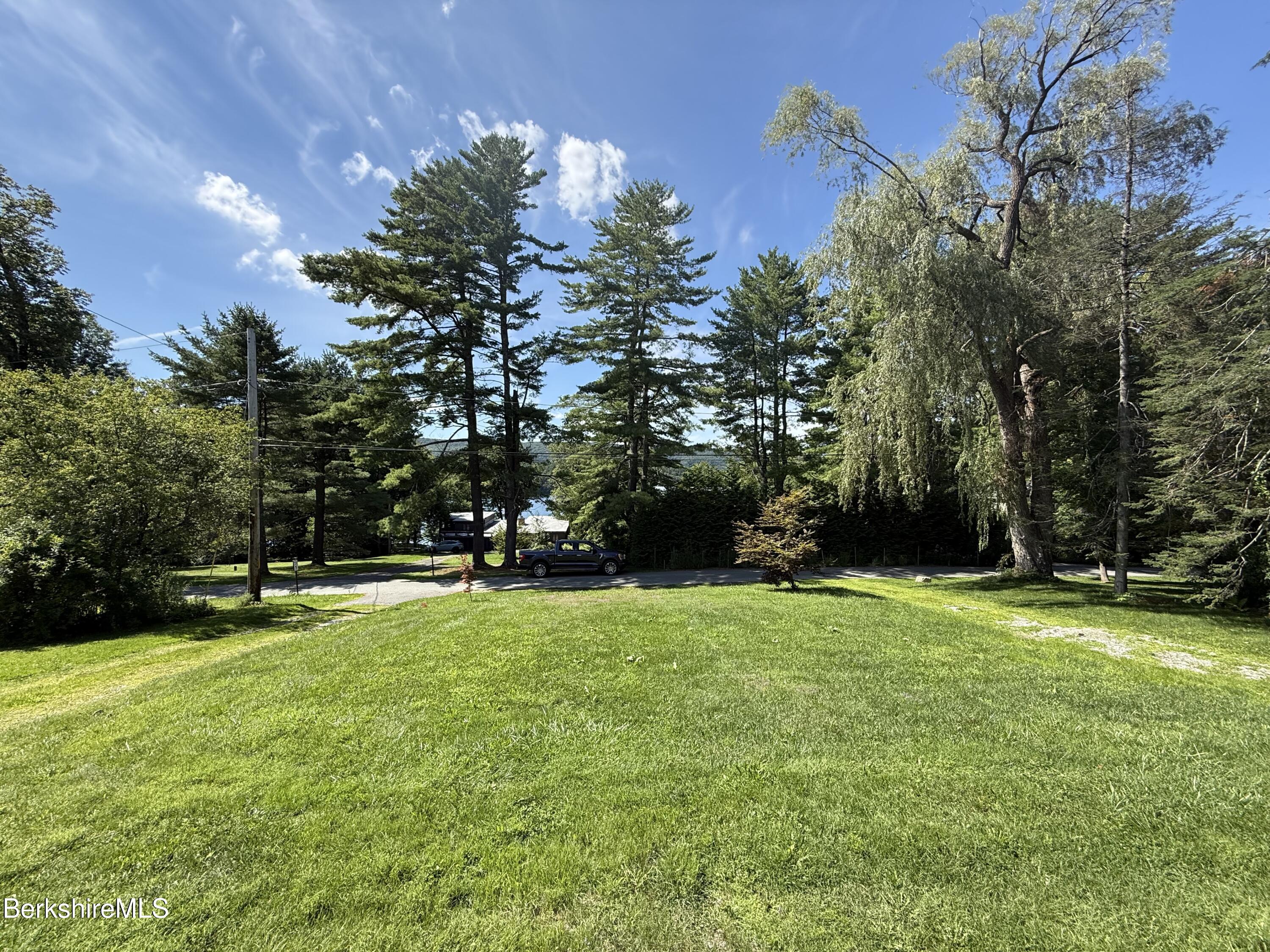 10 Mahkeenac Trail