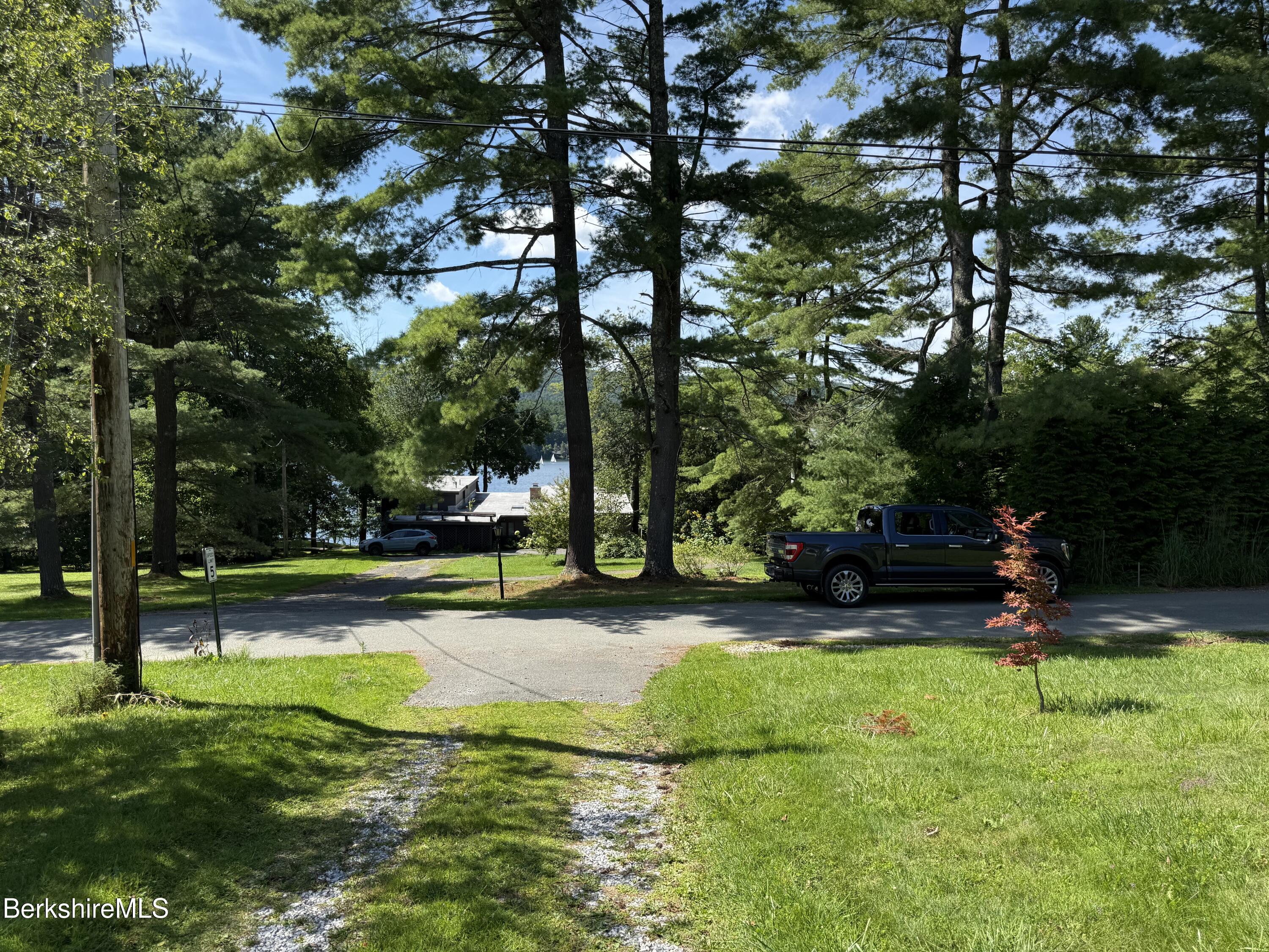 10 Mahkeenac Trail