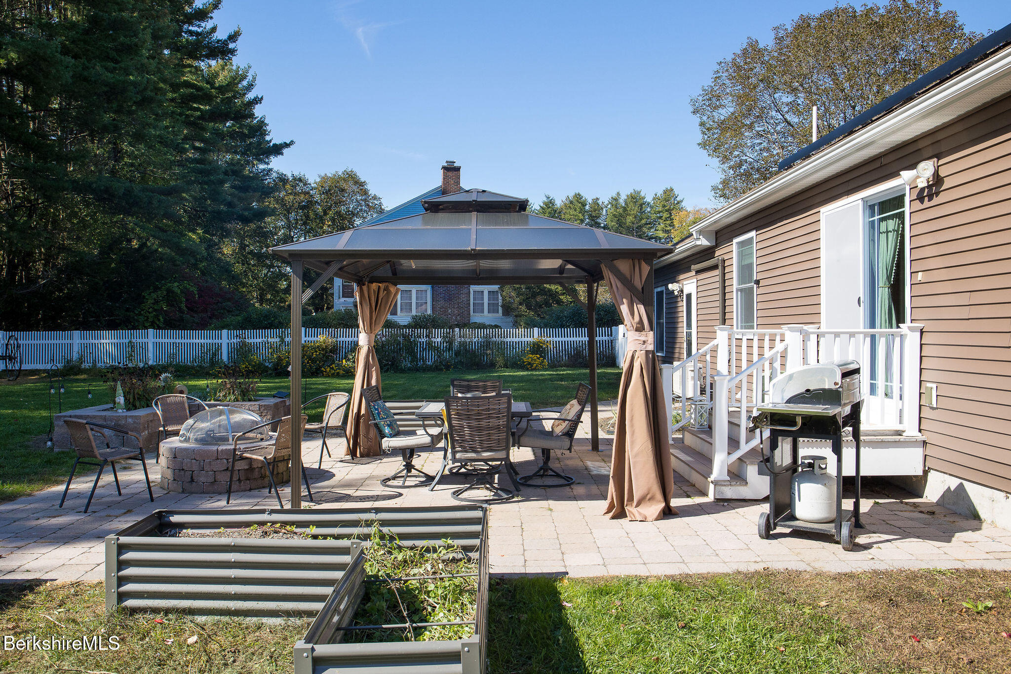 25 Raymond Dr