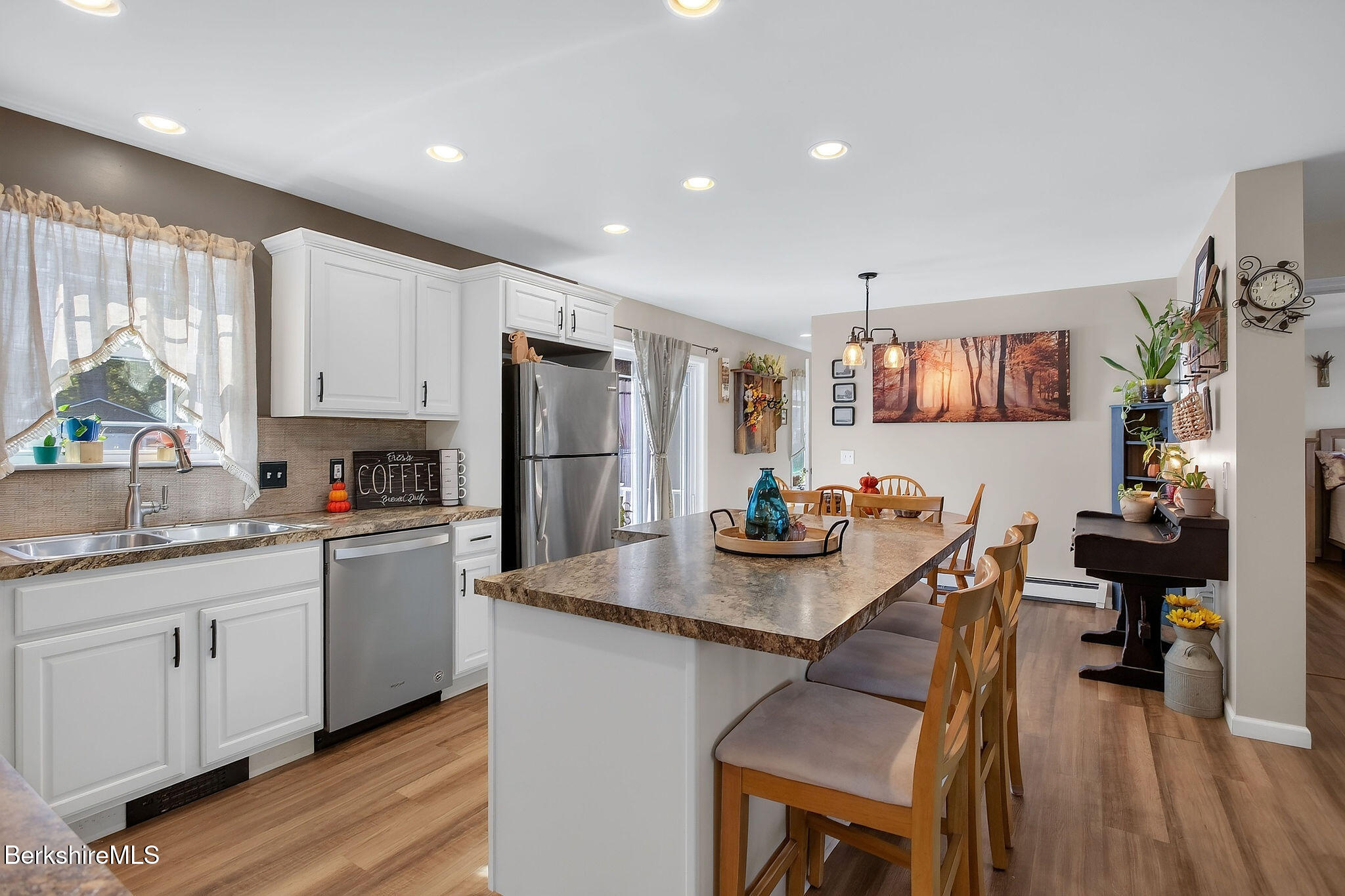 25 Raymond Dr