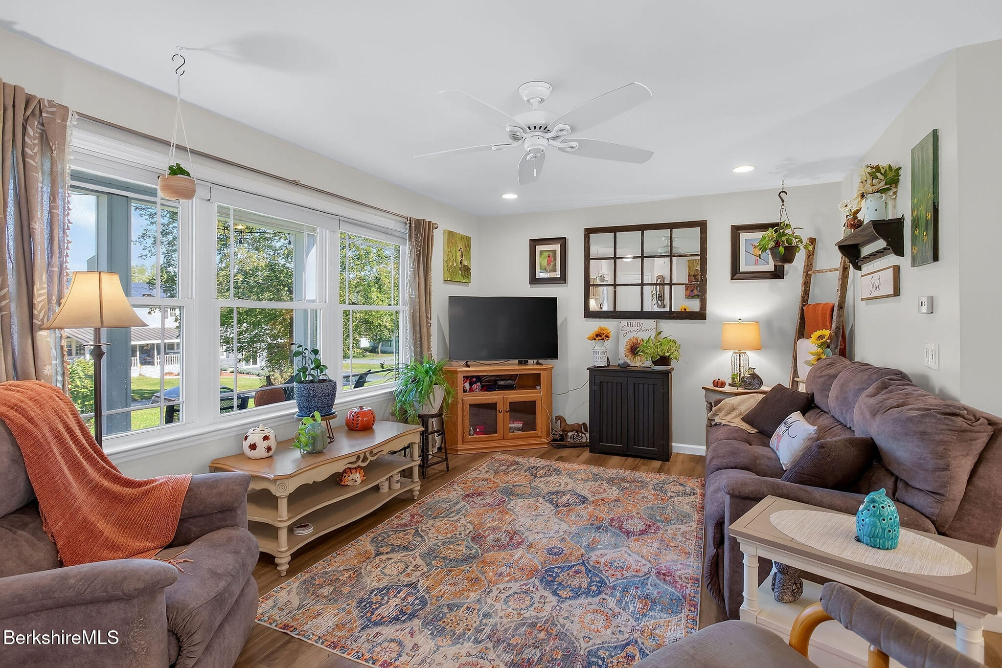 25 Raymond Dr