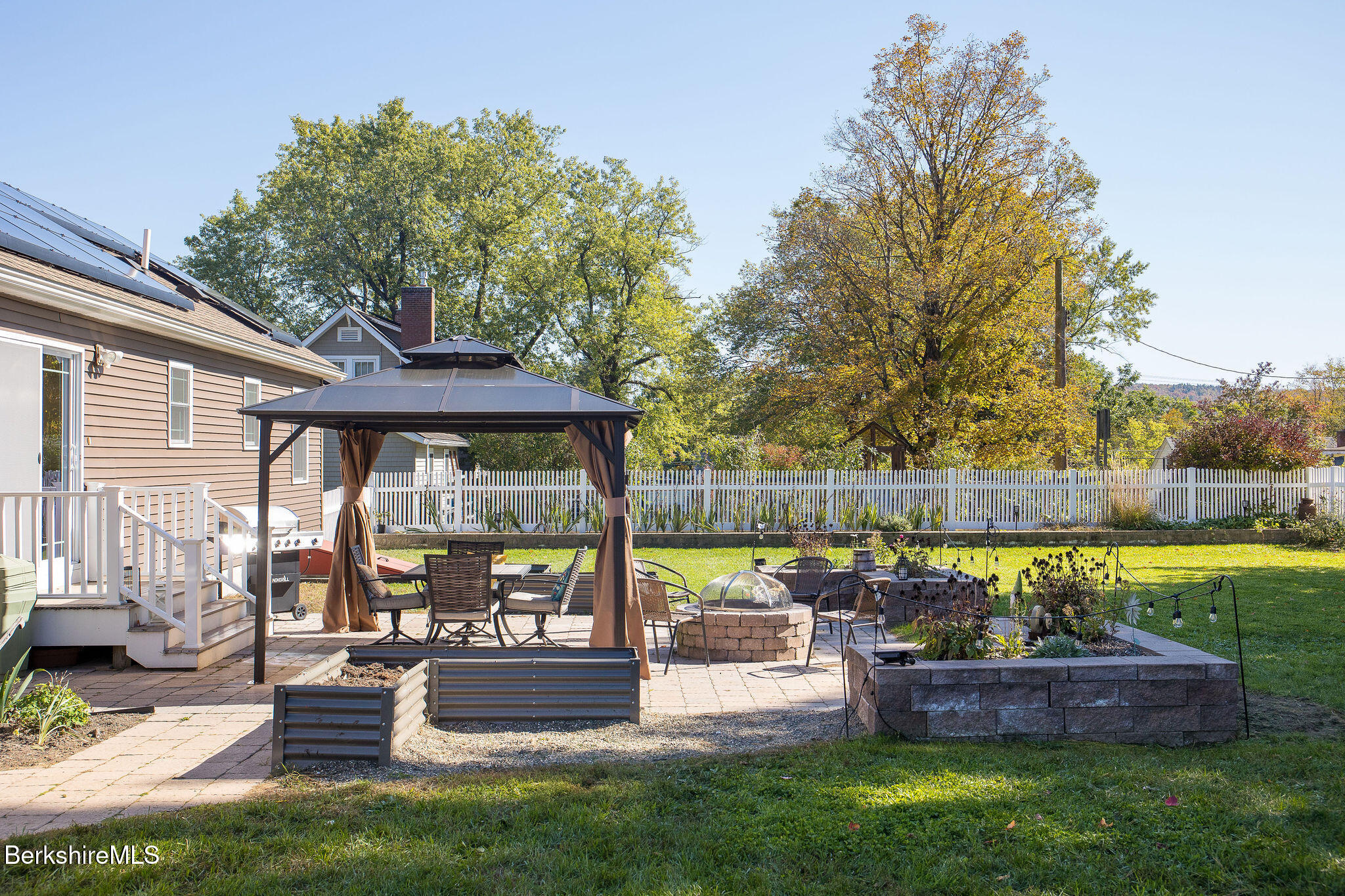 25 Raymond Dr