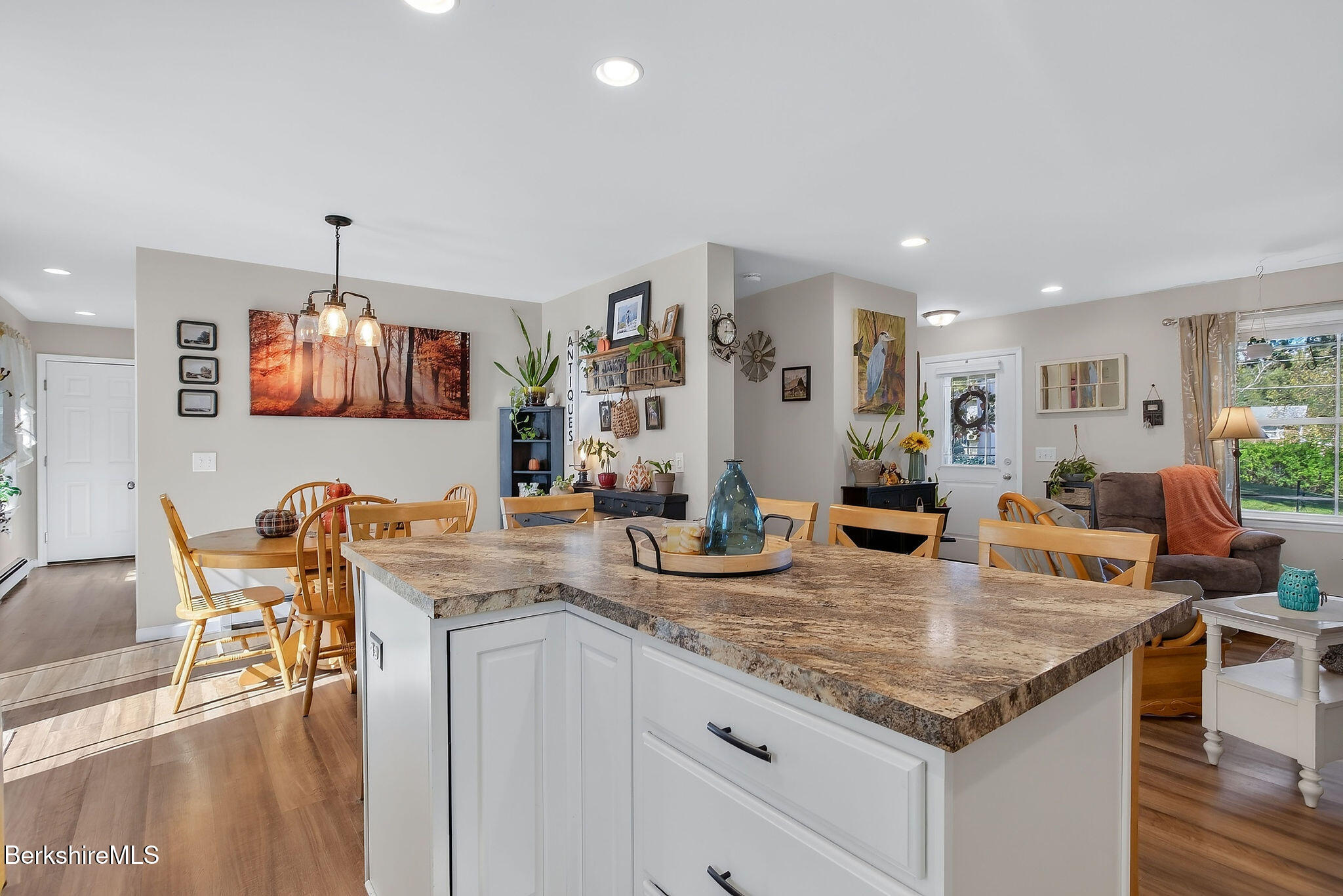 25 Raymond Dr