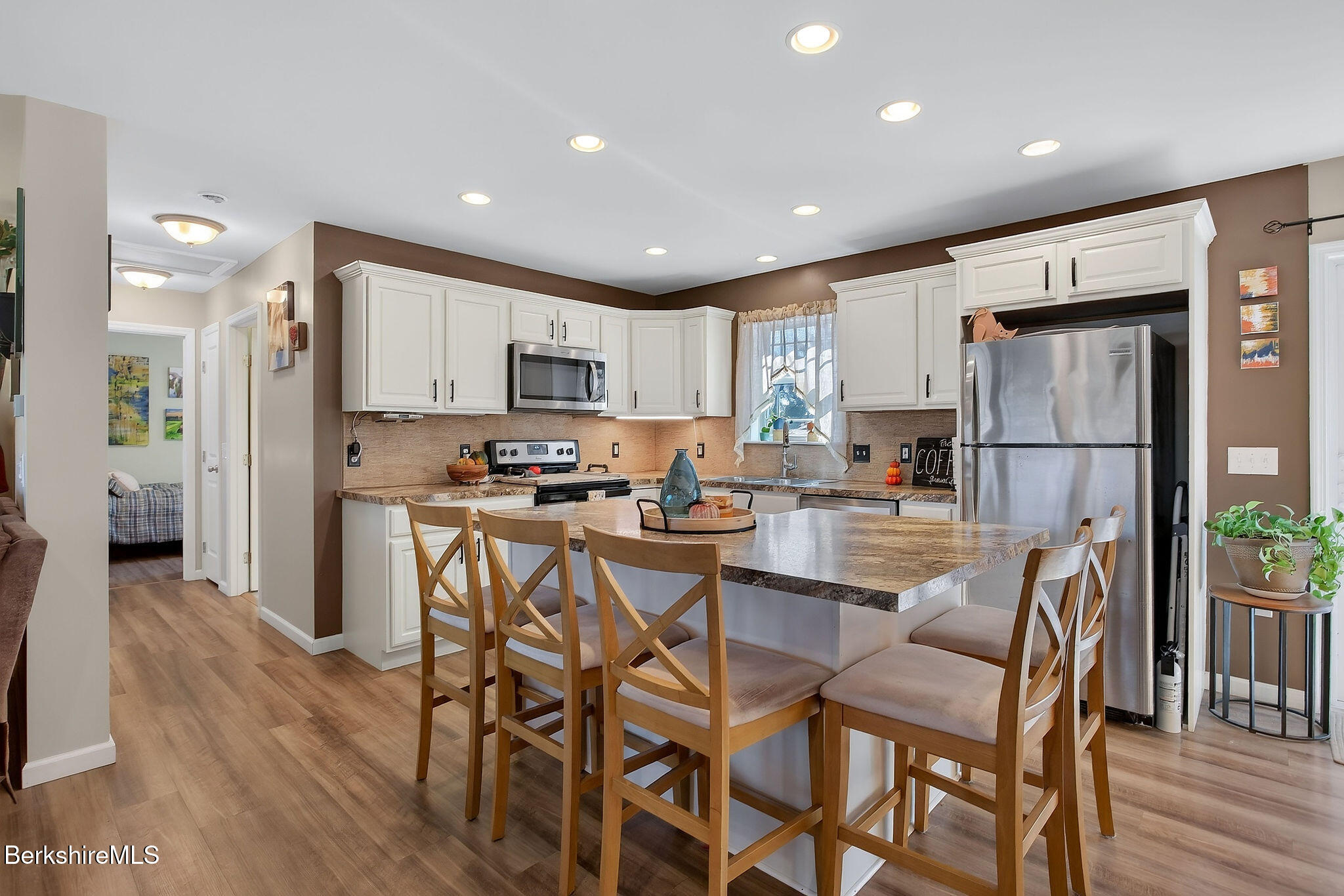 25 Raymond Dr