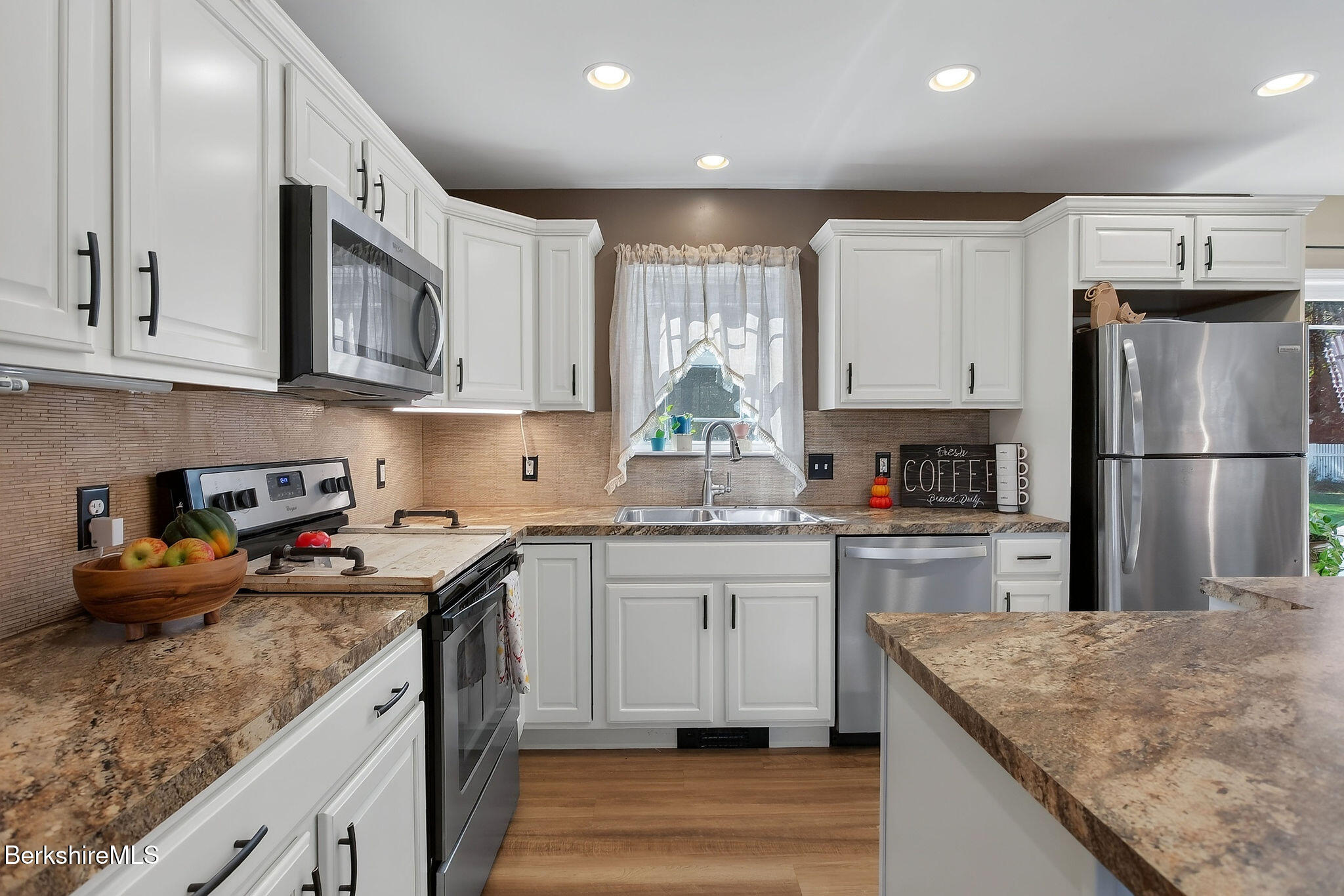 25 Raymond Dr