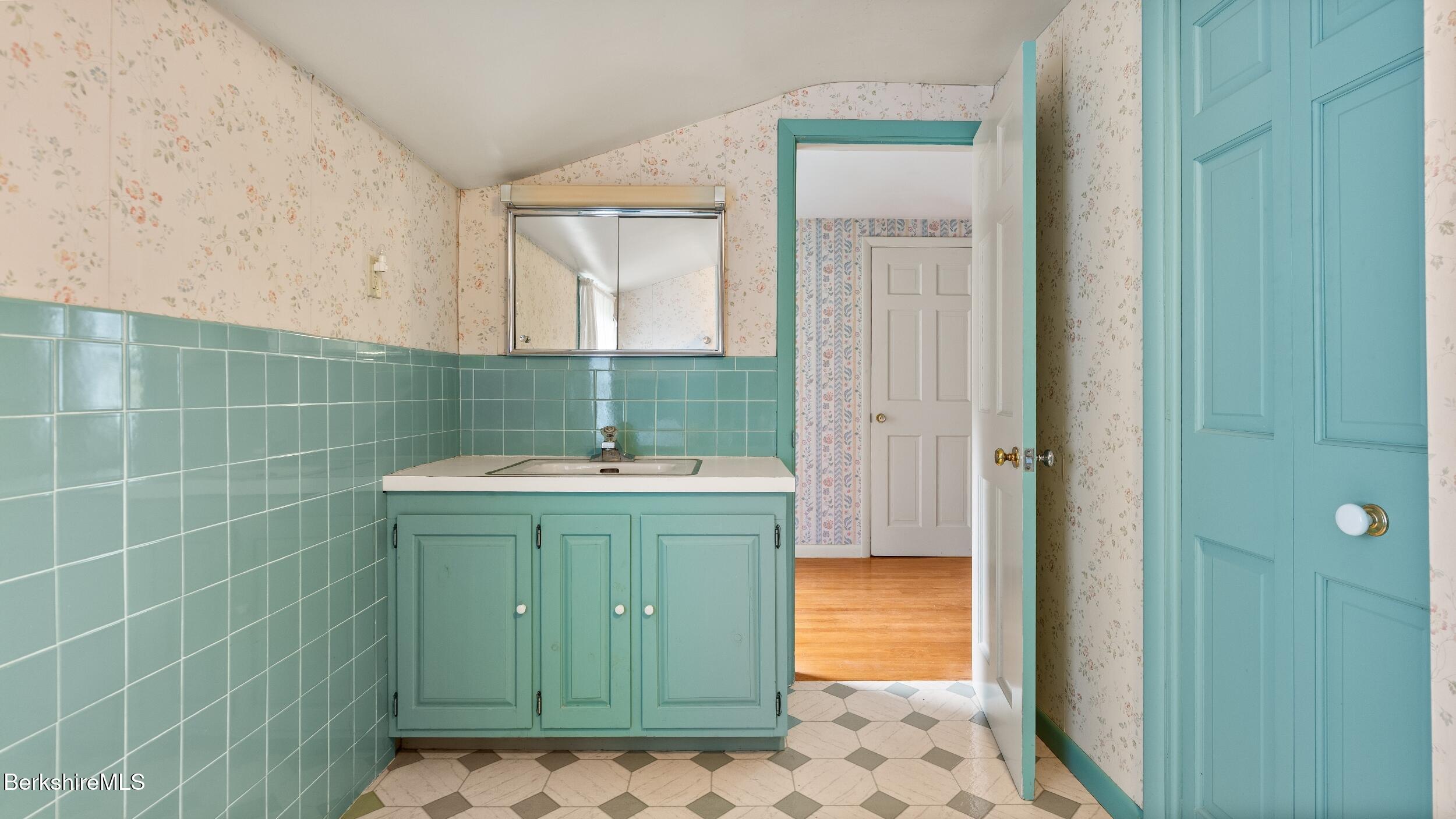 3 Pleasant View Dr