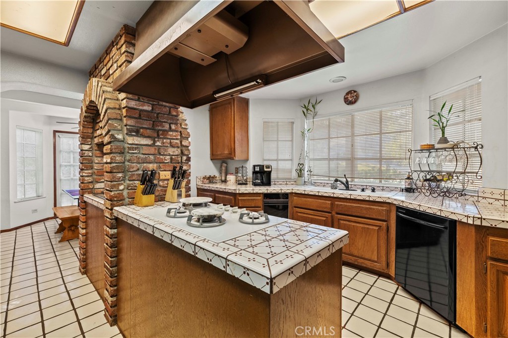 15669 Live Oak Springs Canyon