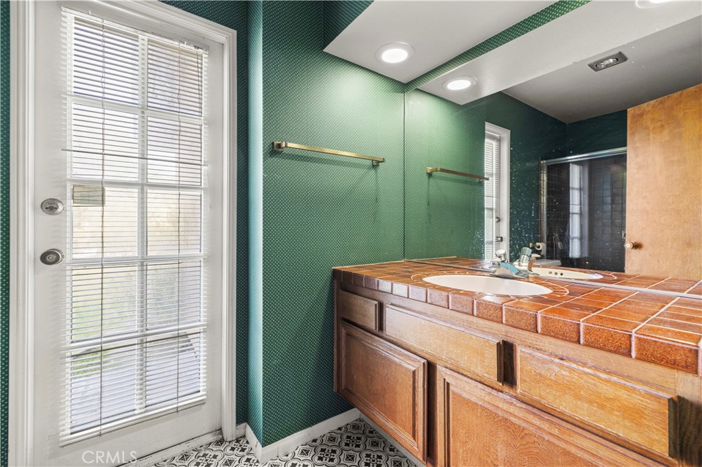 15669 Live Oak Springs Canyon