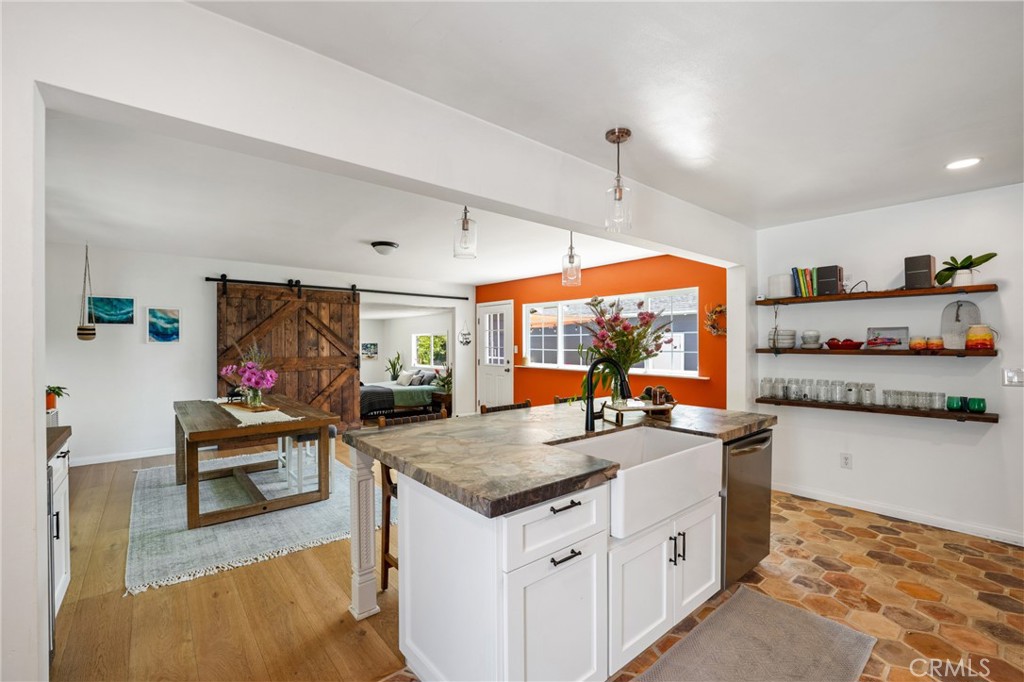 880 Lemon Grove Avenue