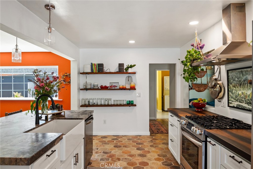 880 Lemon Grove Avenue