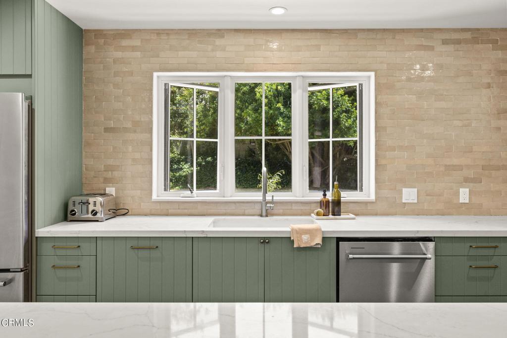 388 Maryville Avenue