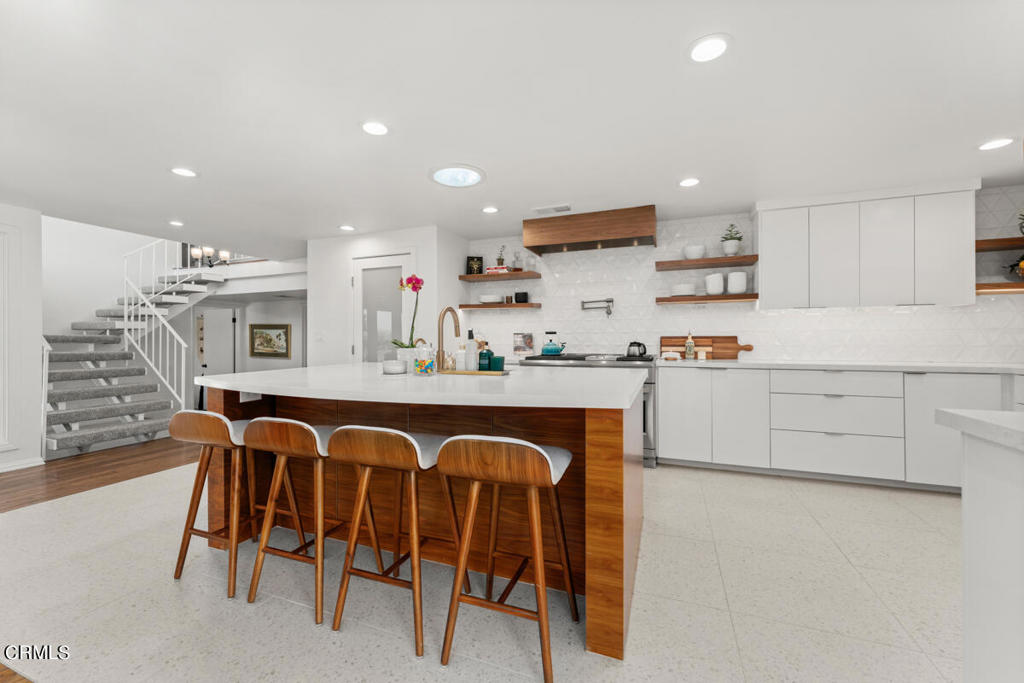 690 Valley Vista Drive