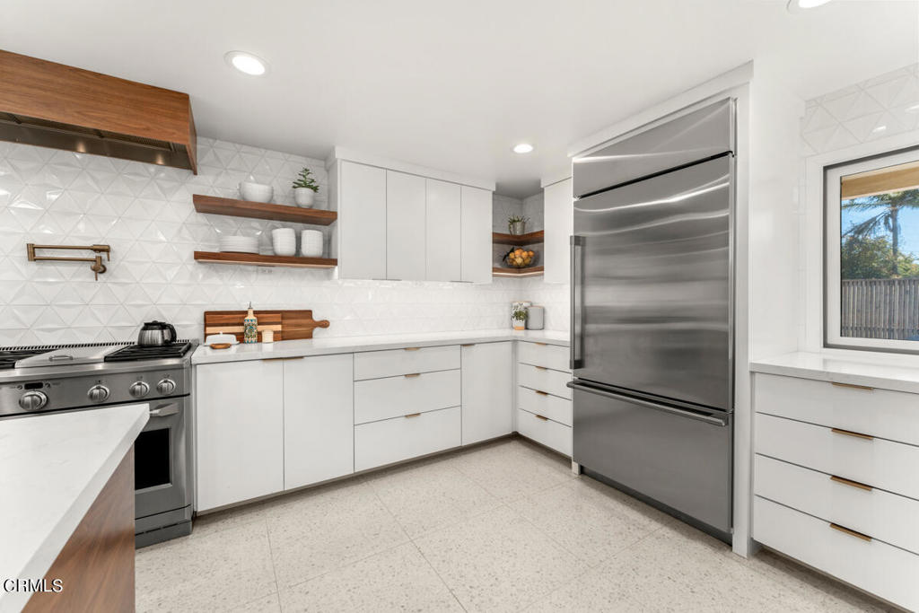 690 Valley Vista Drive