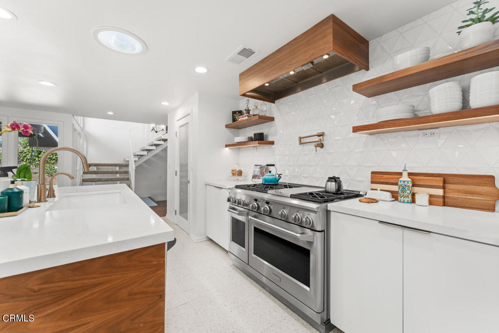 690 Valley Vista Drive