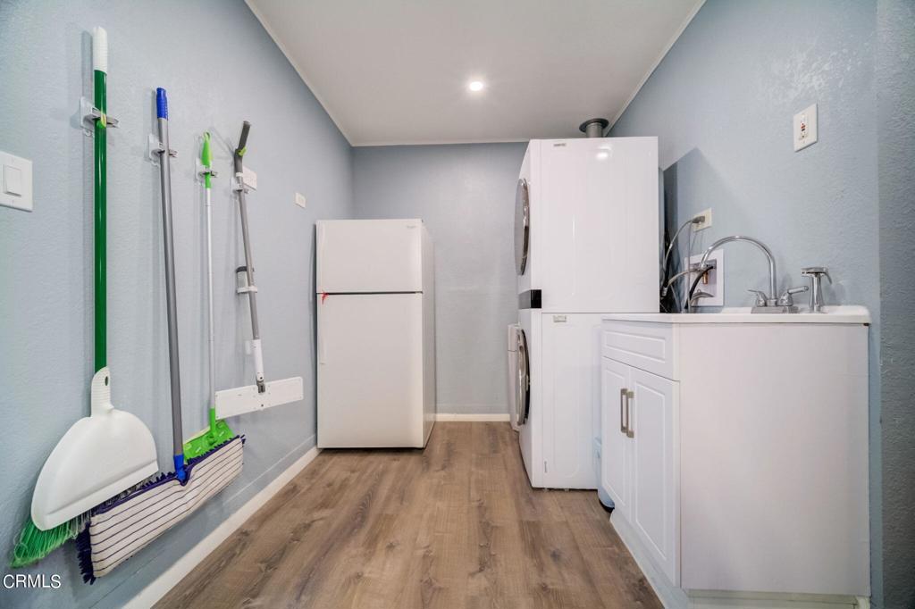 1204 W Beverly Drive