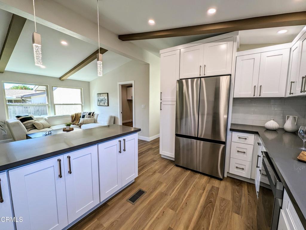 1220 Johnson Drive 12