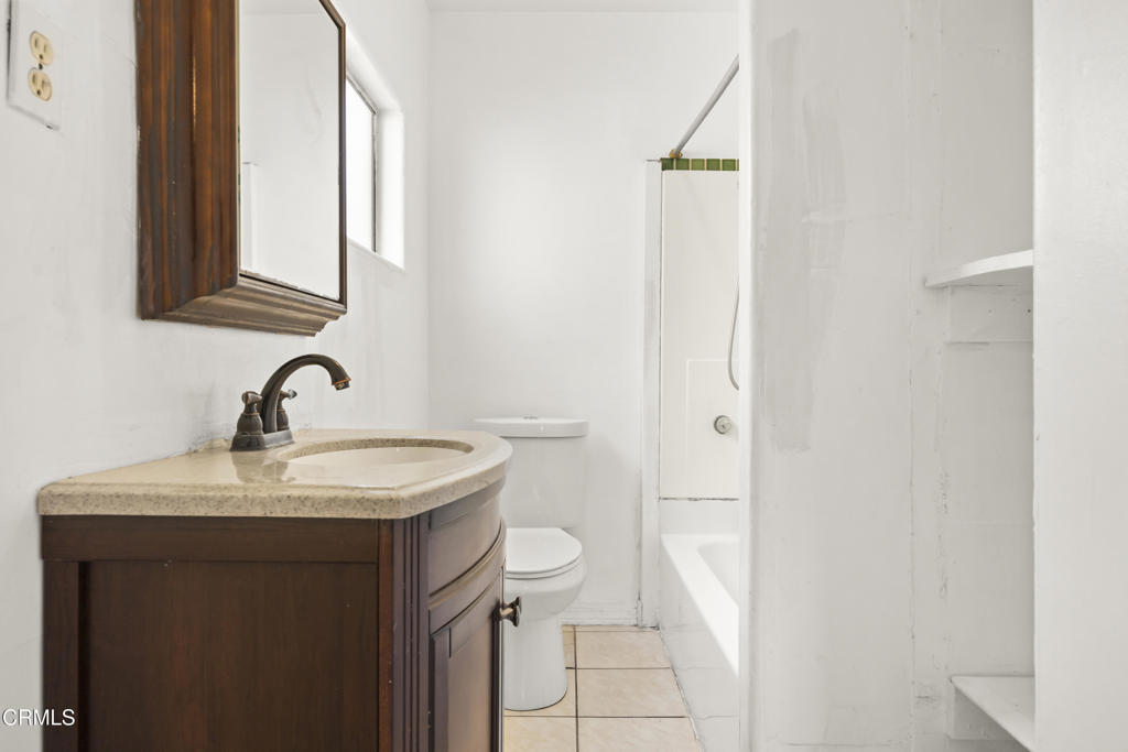 112 W Park Row Avenue