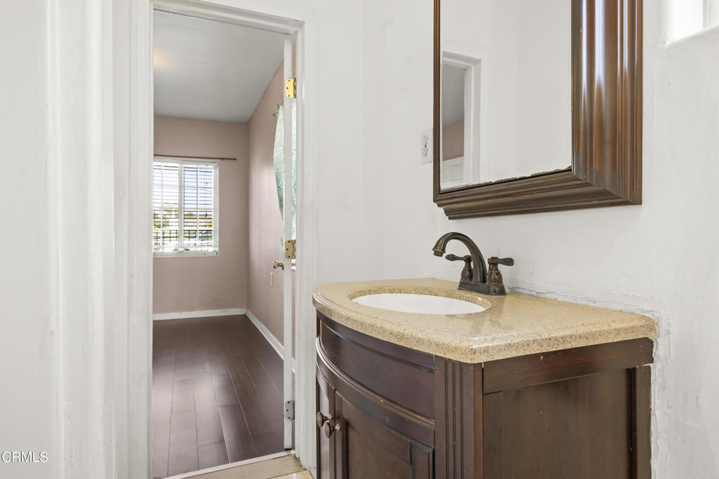 112 W Park Row Avenue