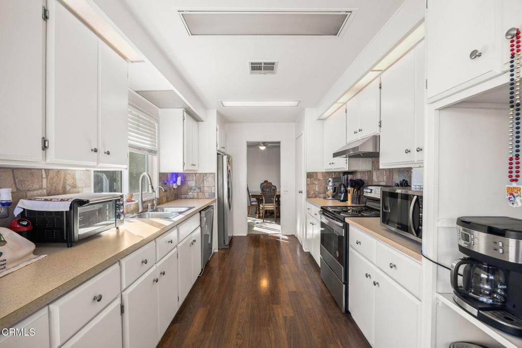 20 Poinsettia Gardens 20