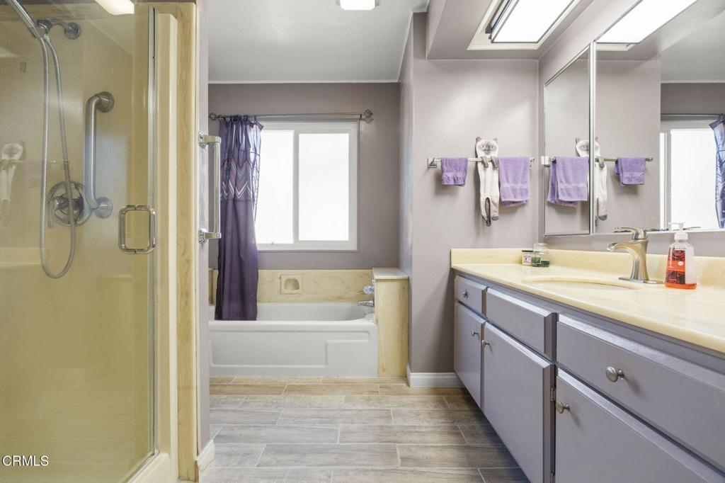 20 Poinsettia Gardens 20