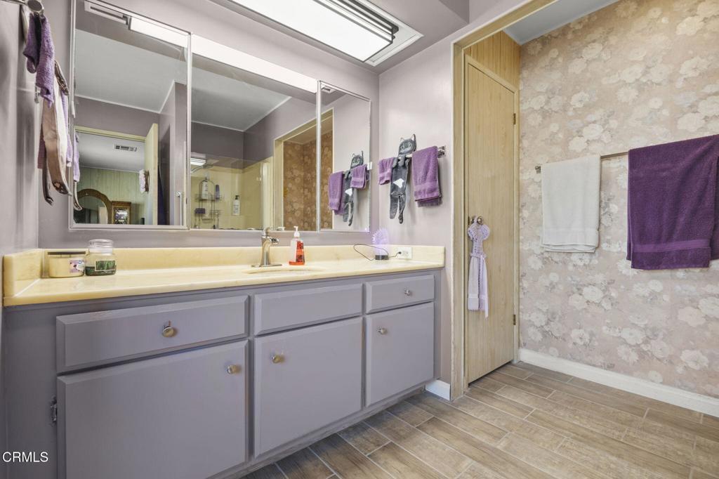 20 Poinsettia Gardens 20