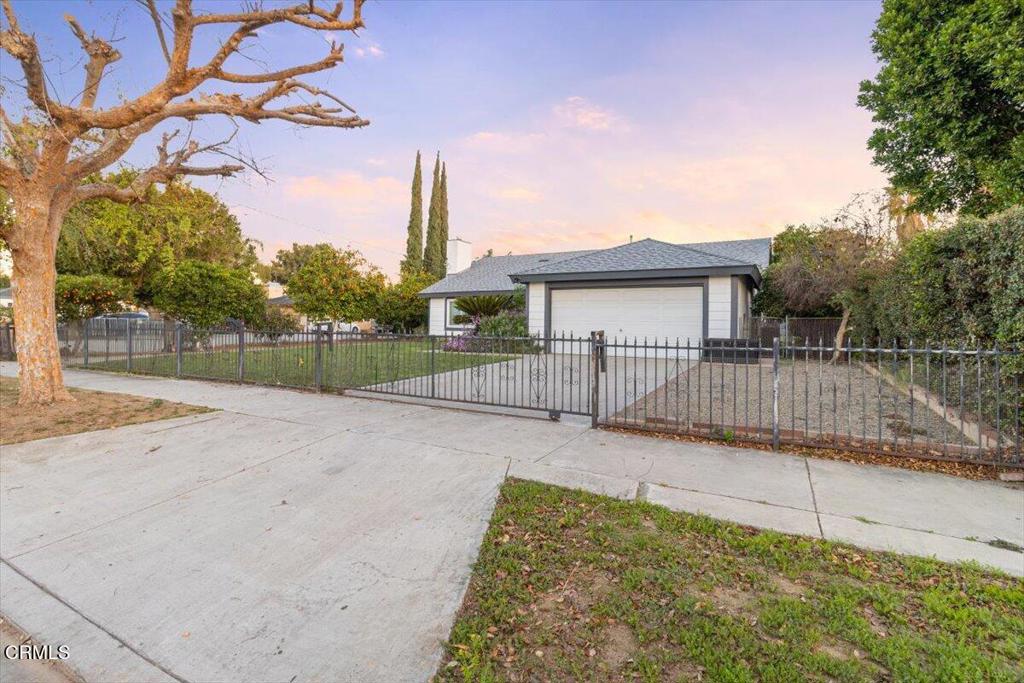 321 E Maple Street E