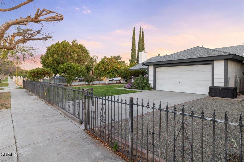 321 E Maple Street E