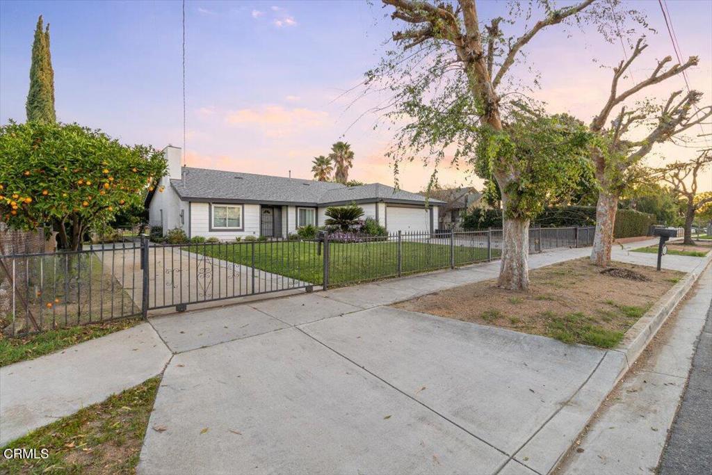 321 E Maple Street E