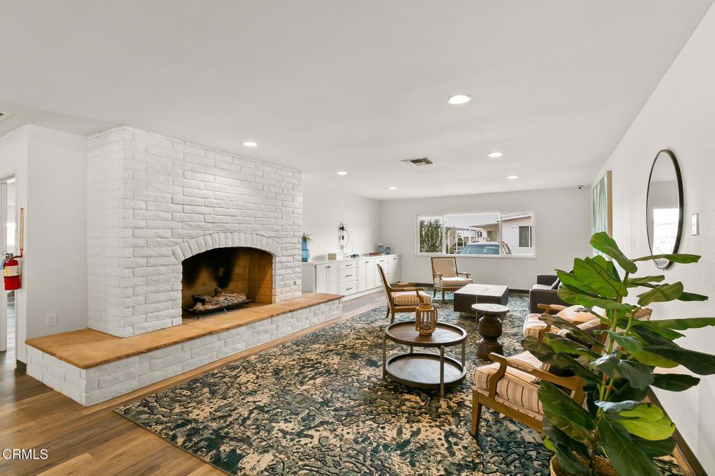 250 E Telegraph Road 83