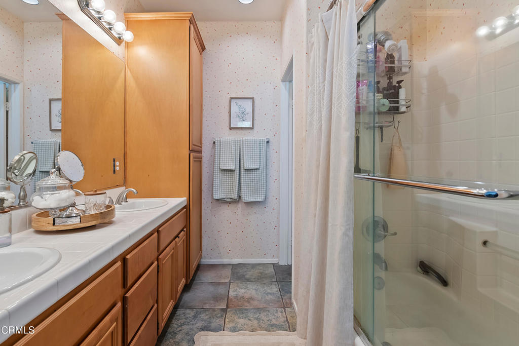 83 W Shoshone Street