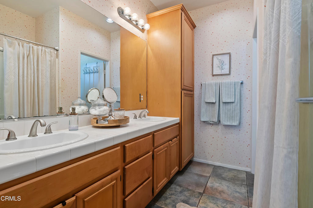 83 W Shoshone Street