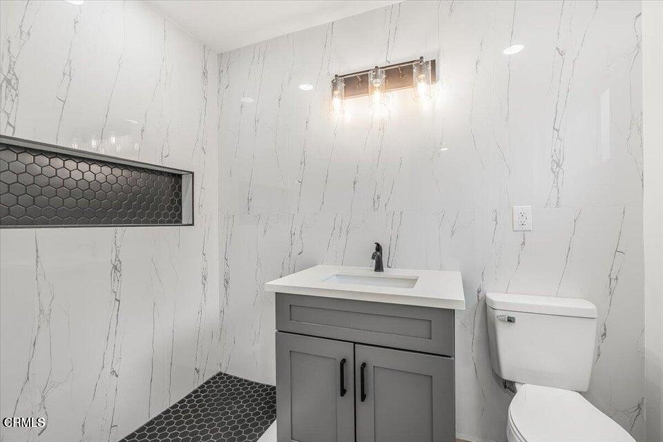 430 La Canada Avenue