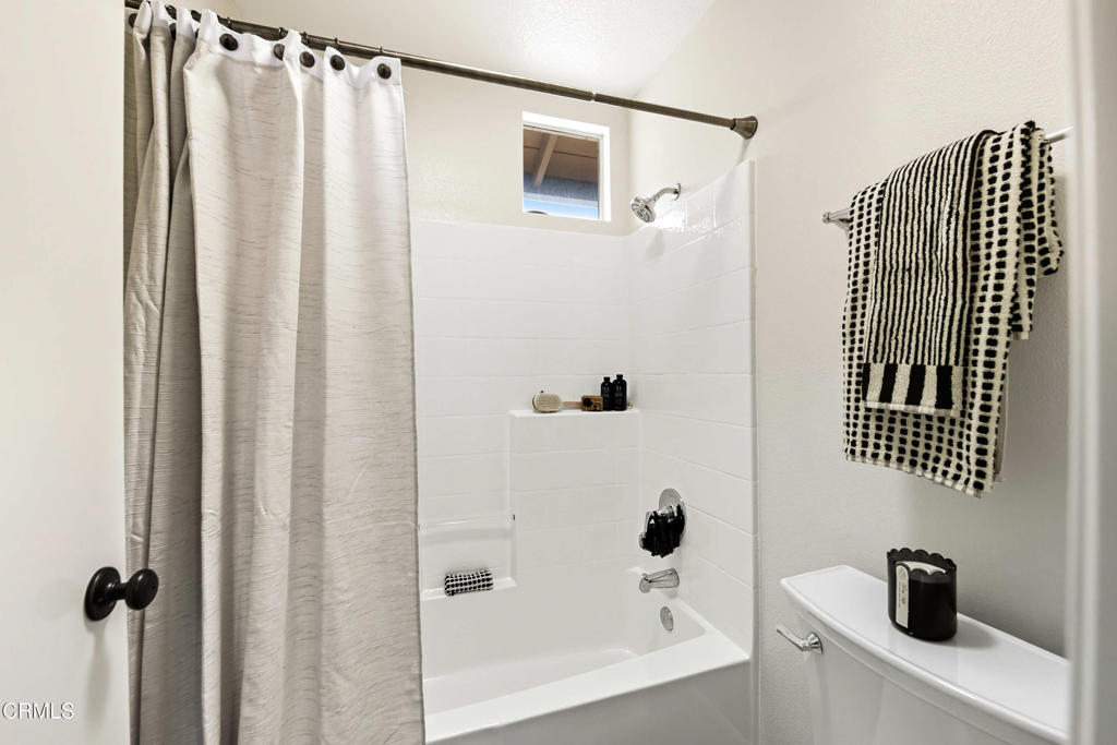 1546 Daffodil Avenue