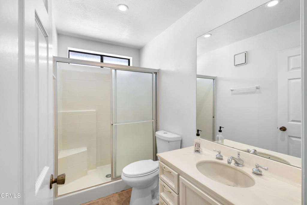 975 W Telegraph Road 77