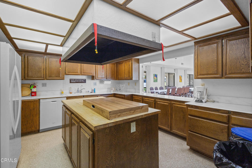 975 W Telegraph Road 77