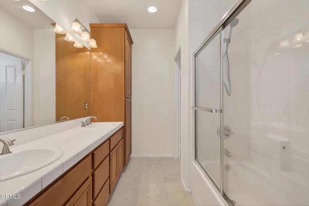 2389 N Ventura Avenue