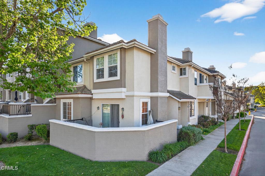2389 N Ventura Avenue