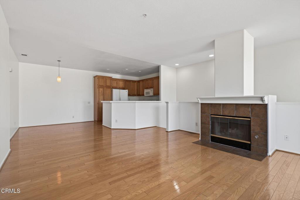 2389 N Ventura Avenue