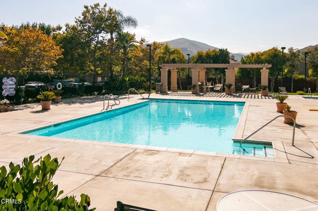 2389 N Ventura Avenue